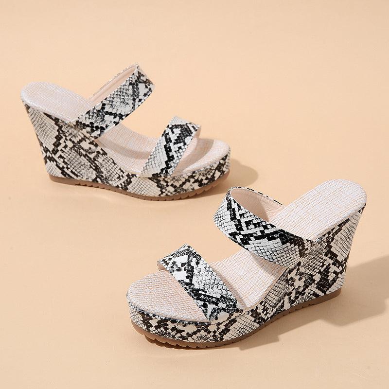 Chic Plus Size Snake Print Wedge Slippers for Women - Vogue Aura