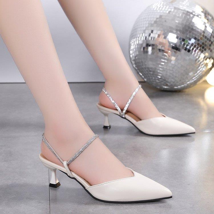 Chic Women's Pointed-Toe Closed Slippers for Summer Comfort - Vogue Aura