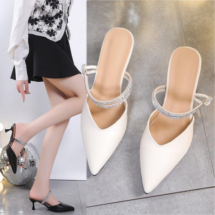 Chic Women's Pointed-Toe Closed Slippers for Summer Comfort - Vogue Aura