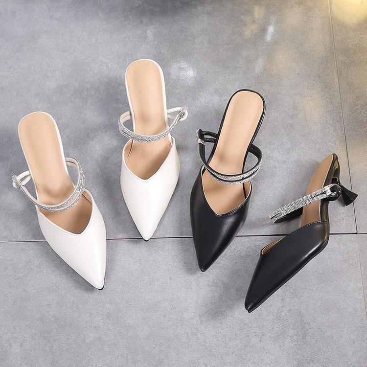 Chic Women's Pointed-Toe Closed Slippers for Summer Comfort - Vogue Aura