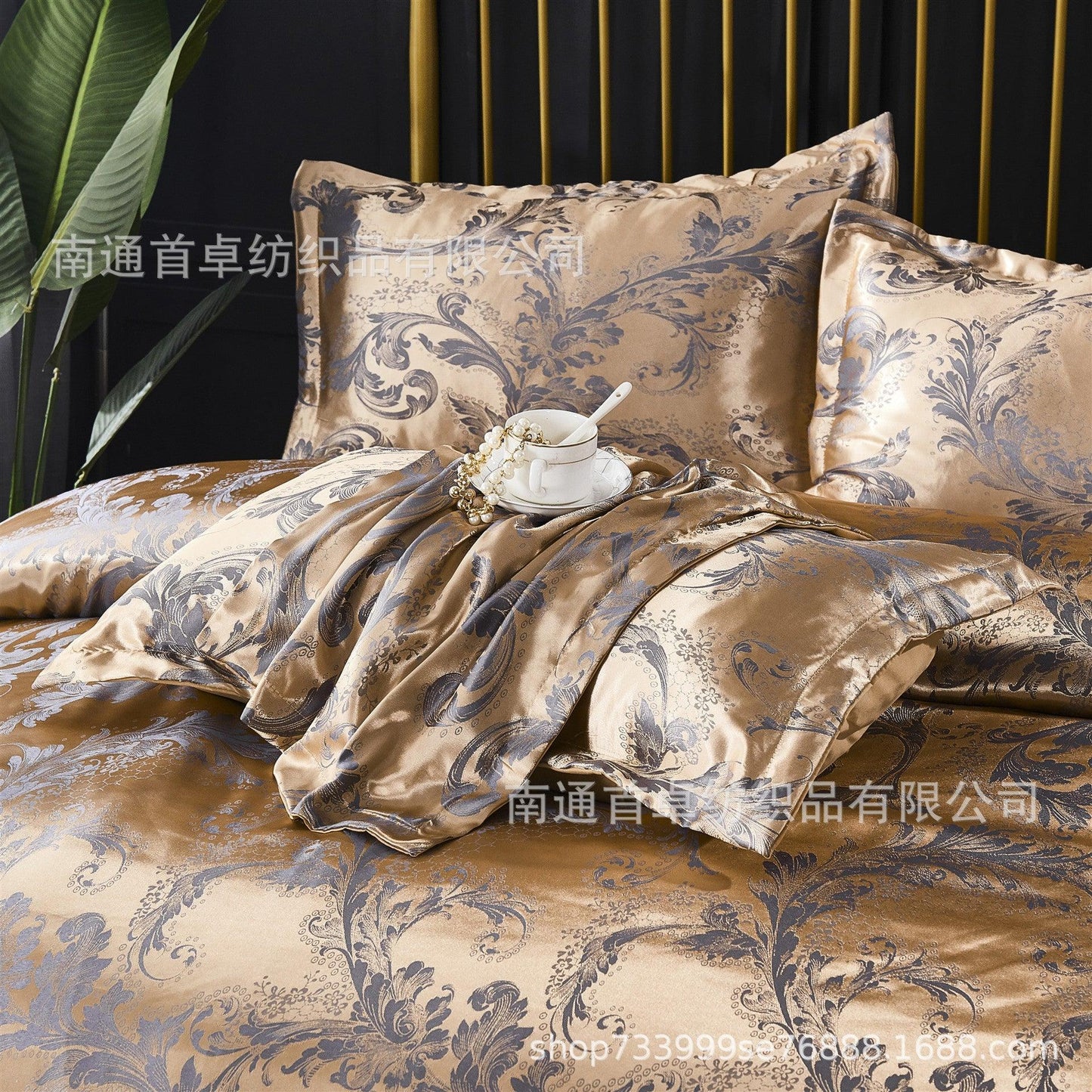 Luxurious Serenity: Stylish Three-Piece Polyester Bedding Ensemble - Vogue Aura