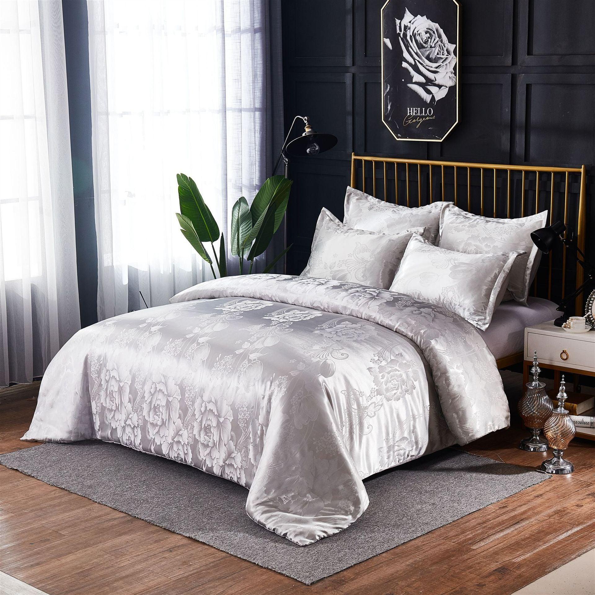 Luxurious Serenity: Stylish Three-Piece Polyester Bedding Ensemble - Vogue Aura