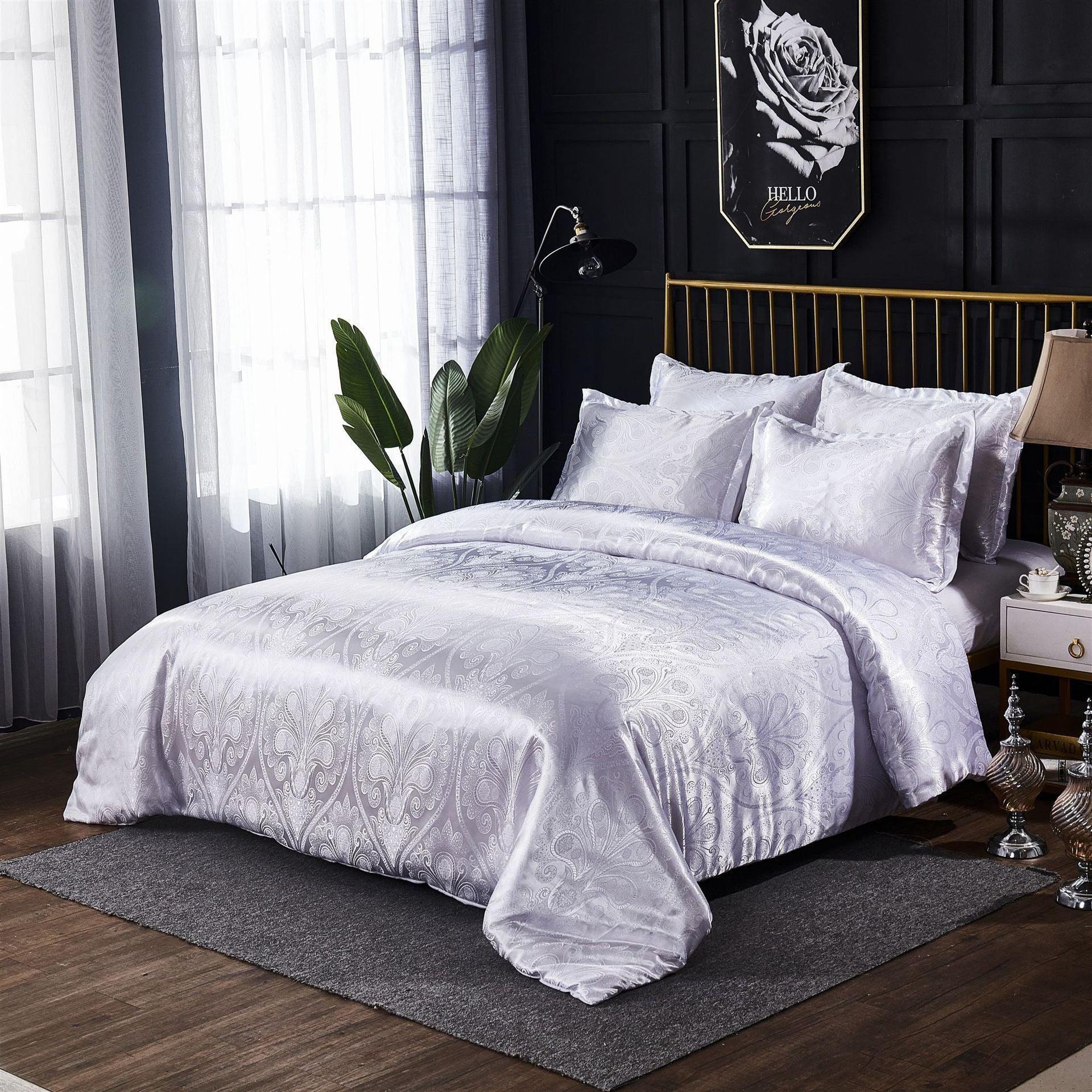 Luxurious Serenity: Stylish Three-Piece Polyester Bedding Ensemble - Vogue Aura