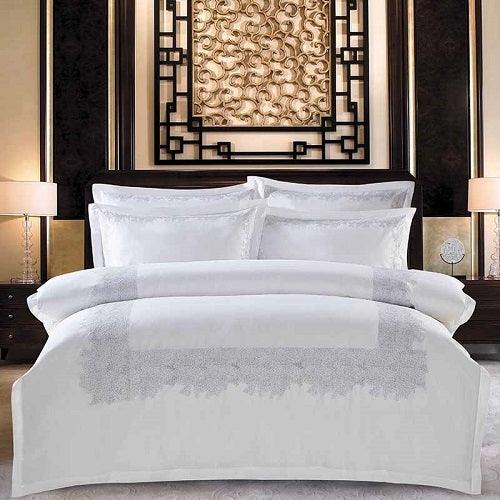 Serenity Sleep: Elegant 4-Piece Cotton Bed Linen Collection - Vogue Aura