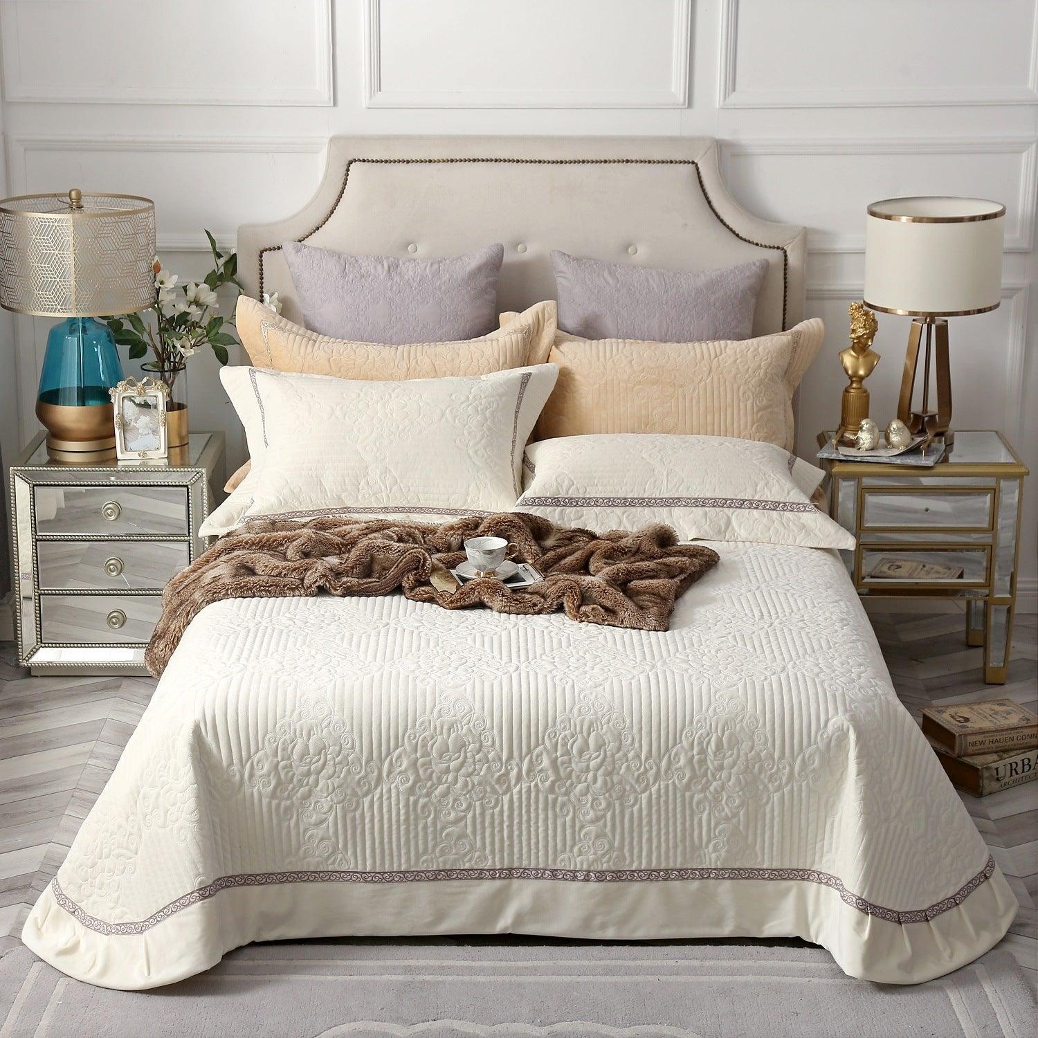 Luxurious Velvet Quilt Set - Vogue Aura