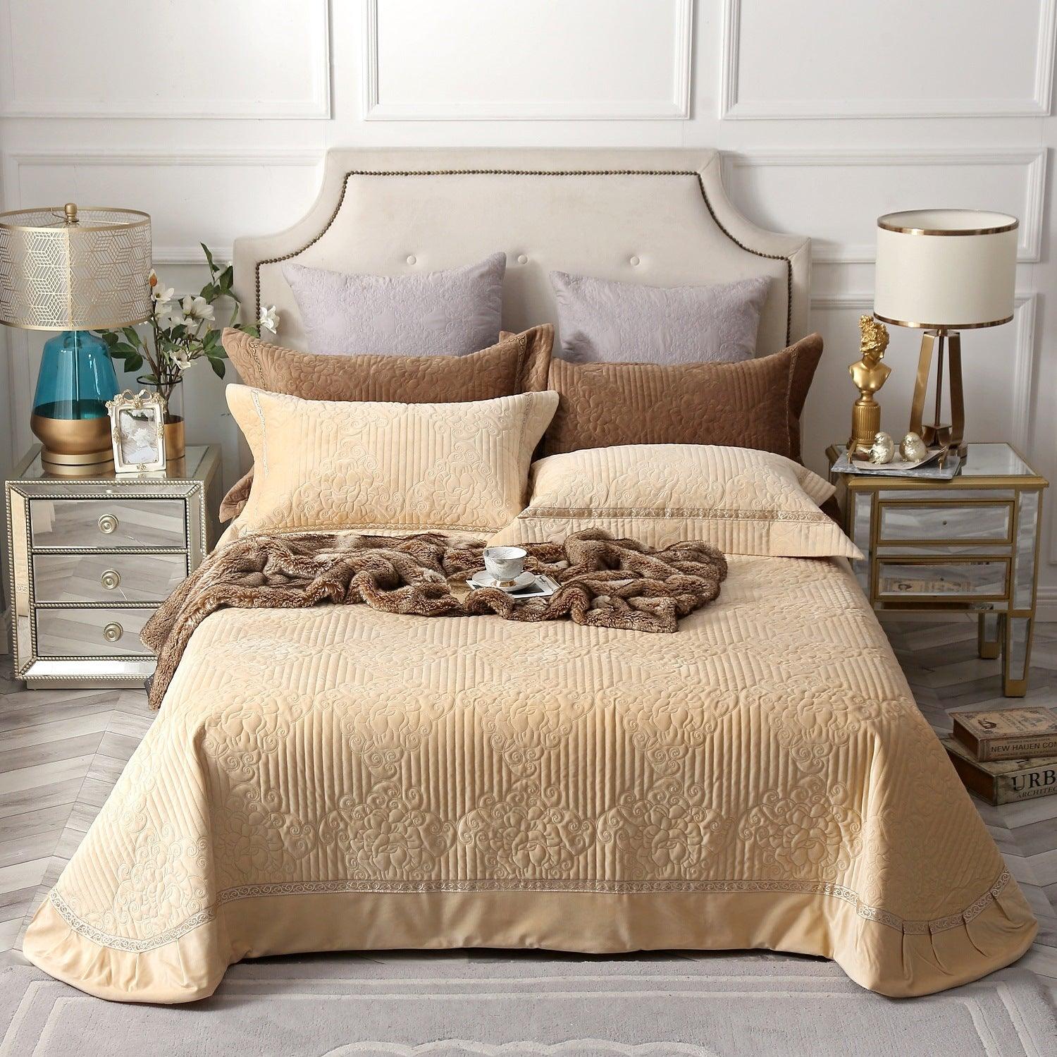 Luxurious Velvet Quilt Set - Vogue Aura