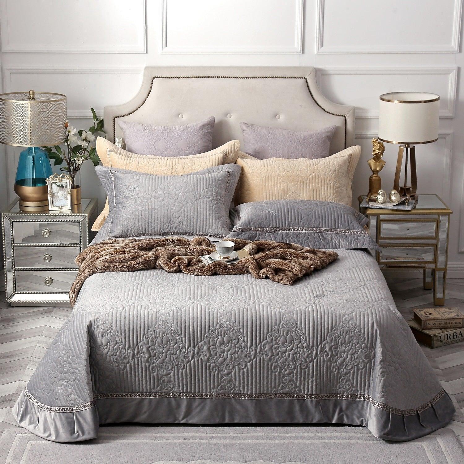 Luxurious Velvet Quilt Set - Vogue Aura